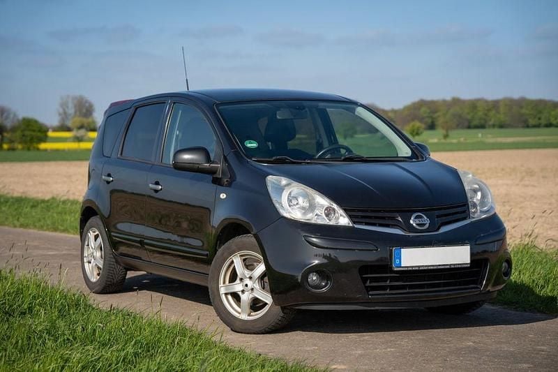 Second-hand Nissan Note 110 CP (80 kW) 2011 Negru Hatchback
