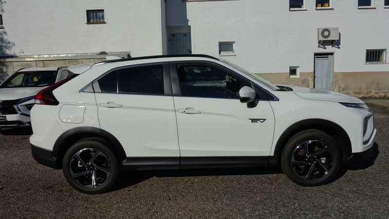 Gebraucht Mitsubishi Eclipse Cross Basis 188 PS (138 kW) 2022 Weiß SUV