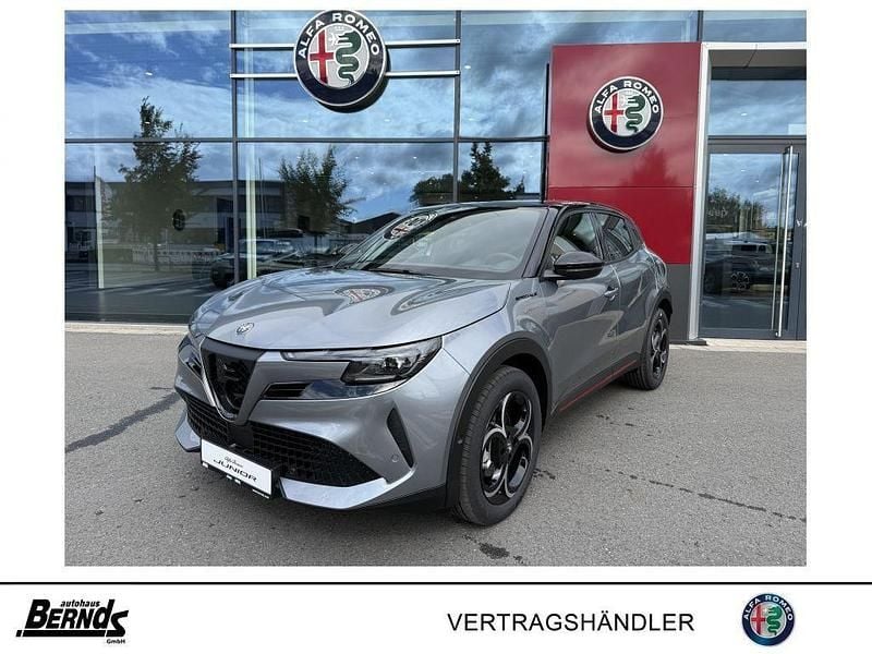 Grigio arese mit schwarzem dac Neu 2025 Alfa Romeo GT Junior Edizione Speciale SUV | 34.989 € (Etwas zu teuer) - Bild 1/4
