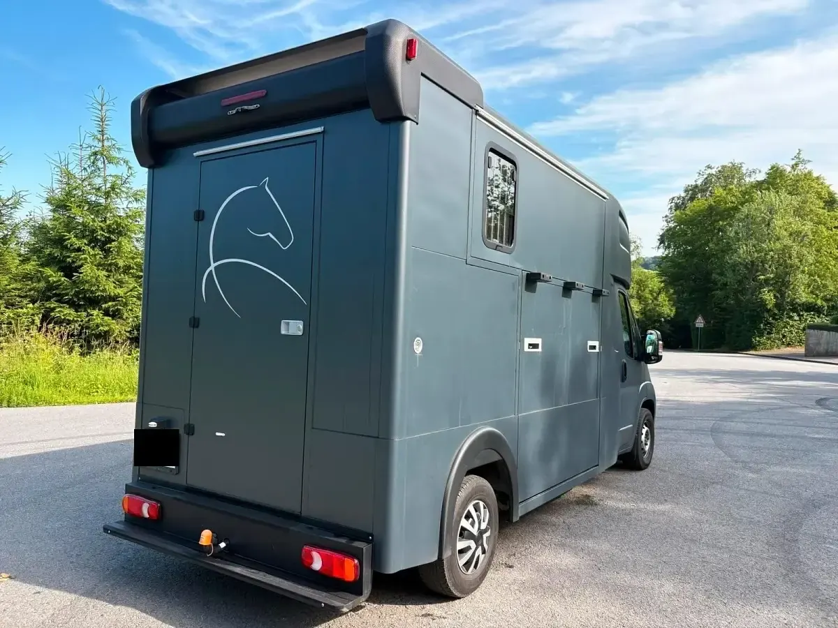 Gebraucht Peugeot Boxer 163 PS (119 kW) 2017 Grau Van