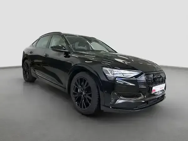 Używany Audi e-tron Advanced 230 kW (313 KM) 2022 Czarny SUV