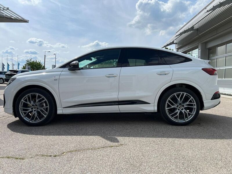 Gebraucht Audi Q4 Sportback e-tron S-Line 150 kW (204 PS) 2024 Gletscherweiß metallic SUV