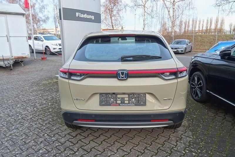 Gebraucht Honda HR-V Elegance 107 PS (78 kW) 2023 Sand khaki p. (metallic) SUV