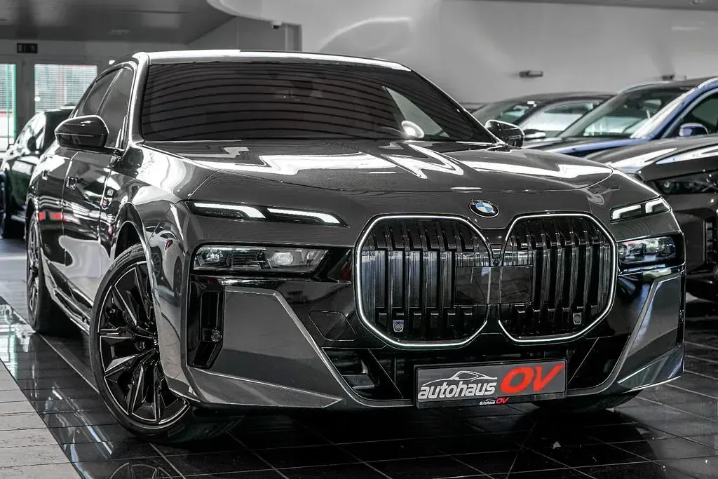 Gebraucht BMW 740 Executive 286 PS (210 kW) 2025 Grau Limousine