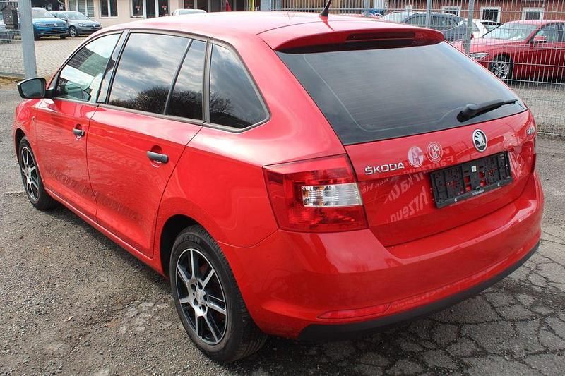 Gebraucht Skoda Rapid Active 86 PS (63 kW) 2014 Rot Kleinwagen