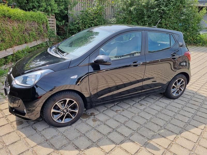 Schwarz Gebraucht 2017 Hyundai i10 Trend Kleinwagen | 7.900 € (Fairer Preis) - Bild 1/4