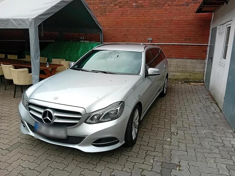 Silber Gebraucht 2016 Mercedes 190 Limousine | 13.800 € - Bild 1/4