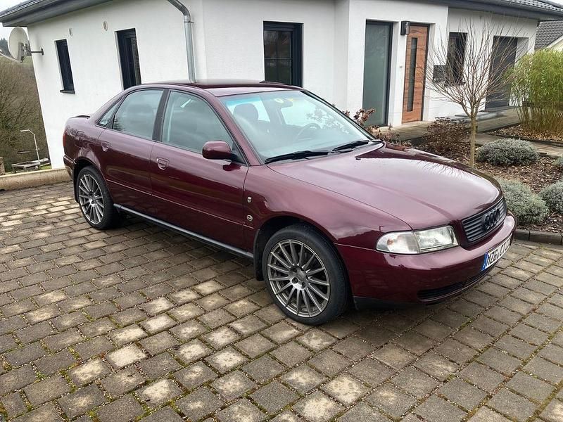 Gebraucht Audi A4 150 PS (110 kW) 1996 Rot Limousine