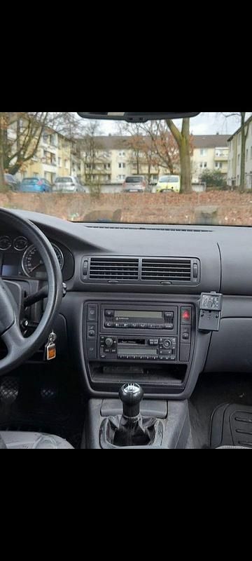 Second-hand VW Passat Basis 102 CP (75 kW) 2004 Albastru Break