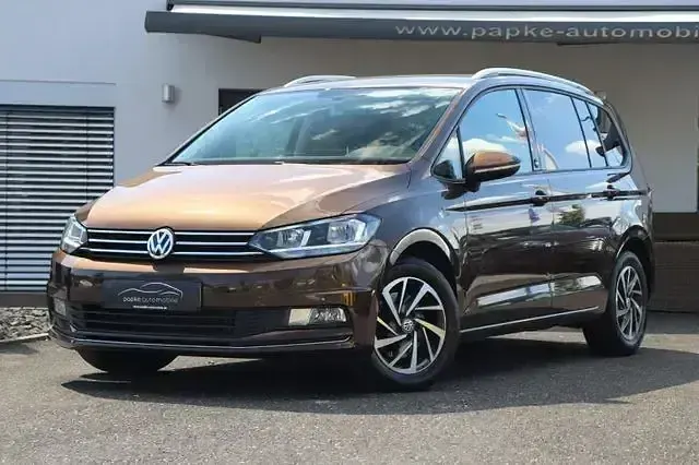 Gebraucht VW Touran Sound 150 PS (110 kW) 2017 Nutshell brown metallic Van / Kleinbus