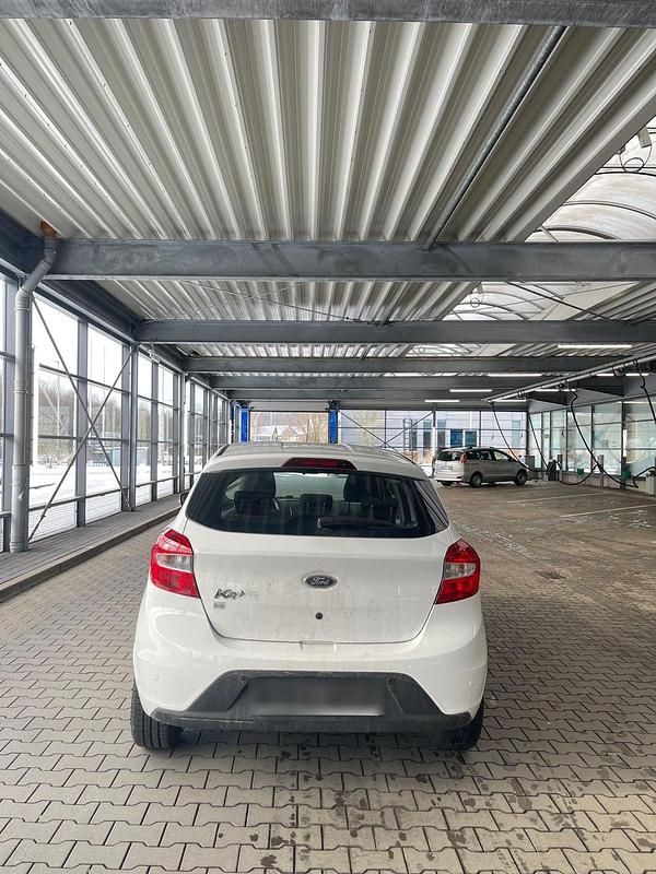 Gebraucht Ford Ka Plus 70 PS (51 kW) 2018 Weiß Kleinwagen
