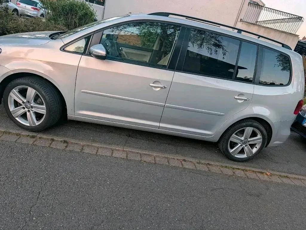 Gebraucht VW Touran 140 PS (102 kW) 2011 Grau Van / Kleinbus
