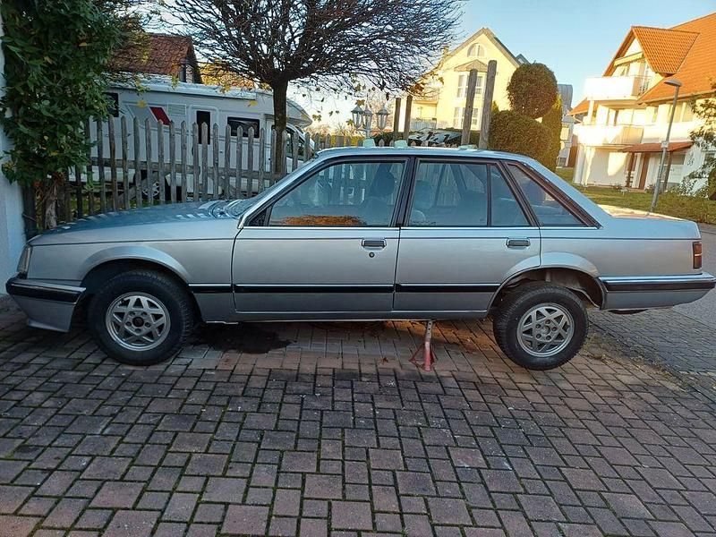 Blau Gebraucht 1984 Opel Senator Limousine | 2.850 € - Bild 1/4