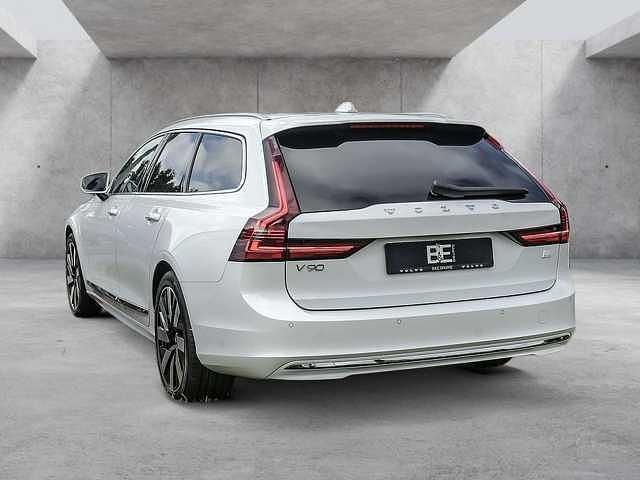 Gebraucht Volvo V90 Core 398 PS (292 kW) 2024 Weiß Kombi