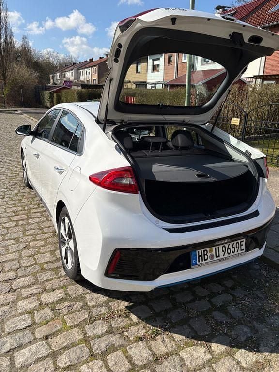 Gebraucht Hyundai Ioniq Premium 141 PS (103 kW) 2018 Weiß Kleinwagen
