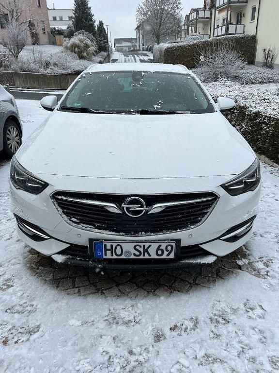 Weiß Gebraucht 2017 Opel Insignia Innovation Kombi | 11.500 € (Guter Preis) - Bild 1/4