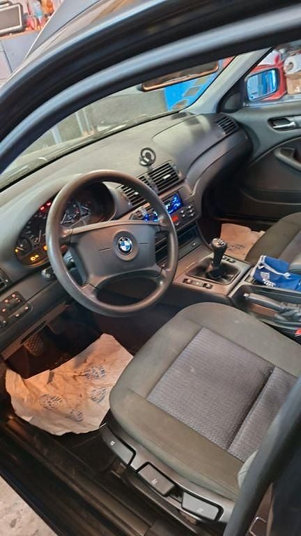 Gebraucht BMW 318 143 PS (105 kW) 2004 Schwarz Limousine