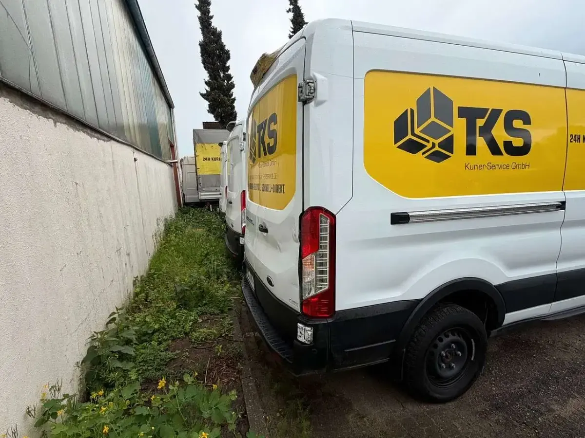 Gebraucht Ford Transit Trend 135 kW (184 PS) 2022 Weiß Van / Kleinbus