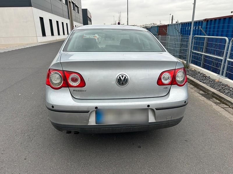 Gebraucht VW Passat 105 PS (77 kW) 2006 Silber Limousine