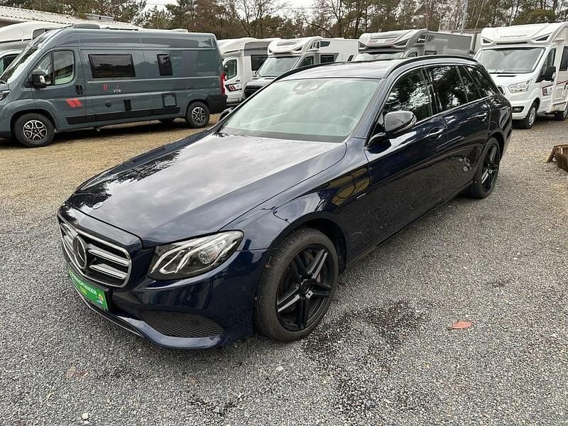 Gebraucht Mercedes E300 194 PS (142 kW) 2019 Blau Kombi