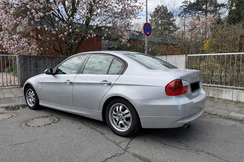 Gebraucht BMW 318 129 PS (94 kW) 2007 Silber Limousine