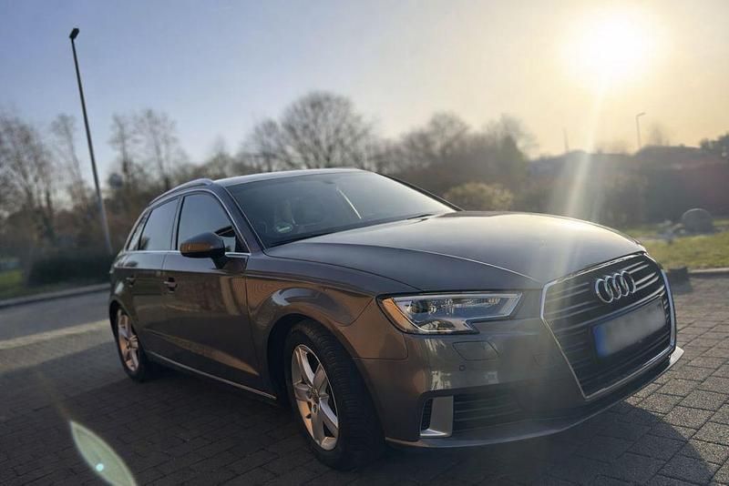 Gebraucht Audi A3 Sport 150 PS (110 kW) 2018 Grau Limousine