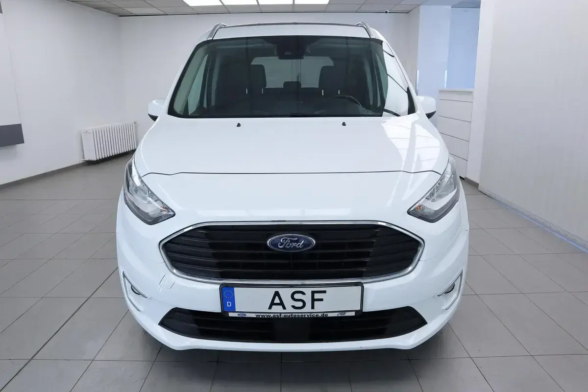 Gebraucht Ford Tourneo Connect Titanium 120 PS (88 kW) 2021 Frostweiß Van / Kleinbus