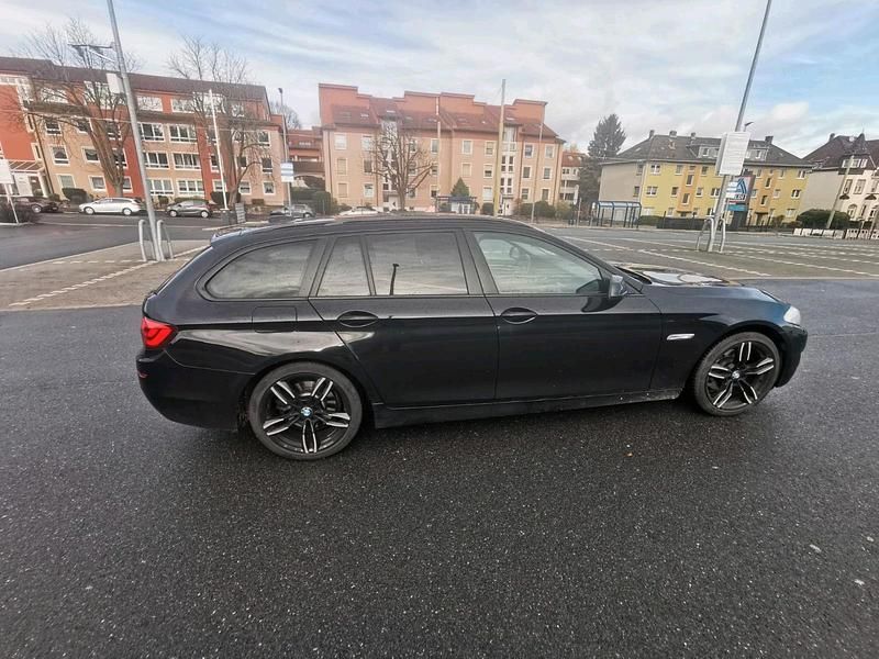 Gebraucht BMW 520 184 PS (135 kW) 2011 Schwarz Kombi