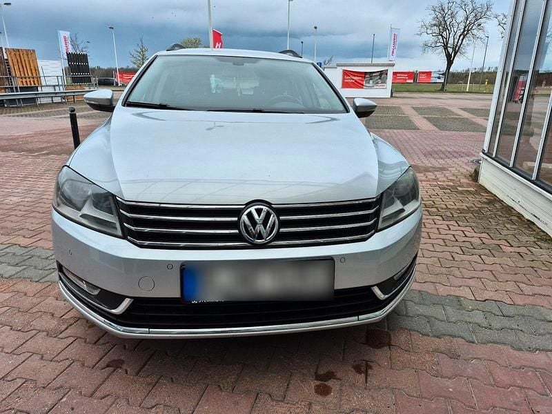 Gebraucht VW Passat 122 PS (89 kW) 2011 Grau Kombi