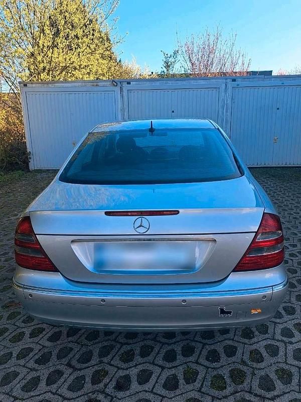 Gebraucht Mercedes E200 Elegance 122 PS (89 kW) 2003 Silber Limousine