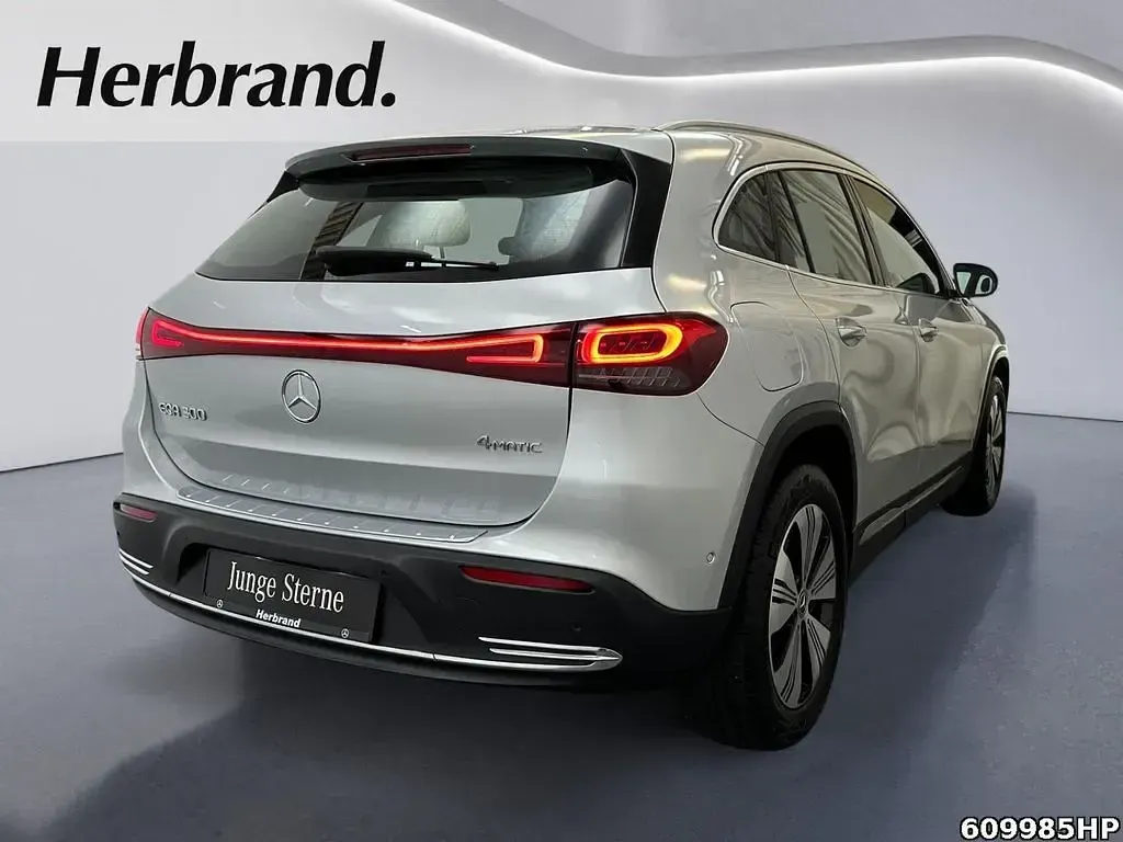 Gebraucht Mercedes EQA300 Progressive 167 kW (228 PS) 2022 Iridiumsilber metallic SUV