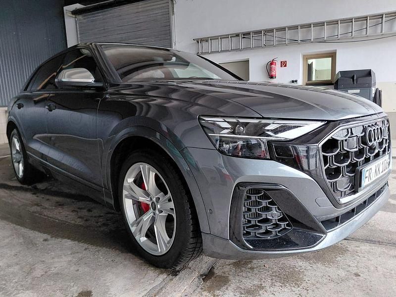 Gebraucht Audi SQ8 S-Line 507 PS (372 kW) 2024 Grau SUV