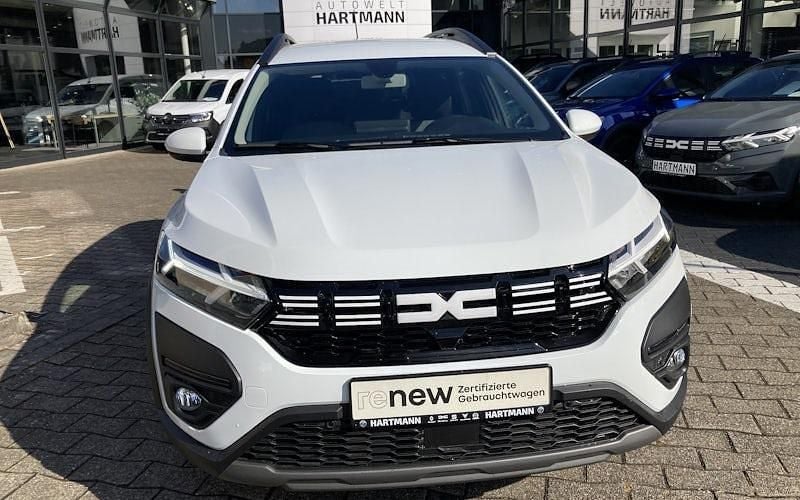 Weiß Gebraucht 2024 Dacia Jogger Expression Kombi | 19.990 € (Fairer Preis) - Bild 1/4