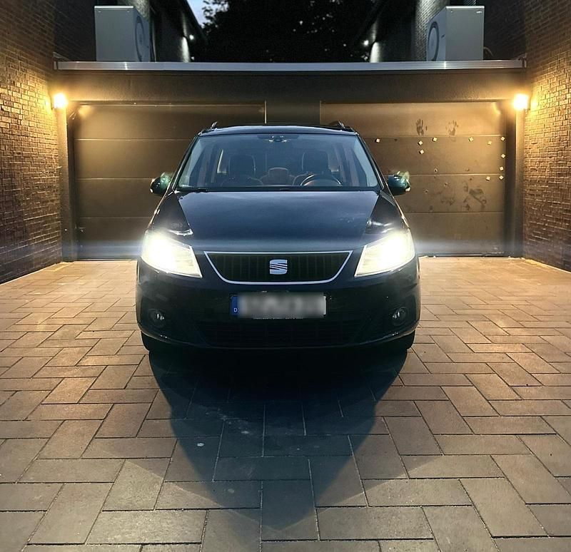 Blau Gebraucht 2013 Seat Alhambra Van / Kleinbus | 9.290 € (Superpreis) - Bild 1/4