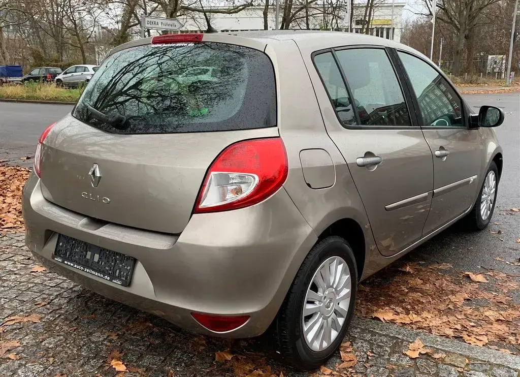 Brugt Renault Clio II Dynamique 79 HK (58 kW) 2009 Grå Sedan