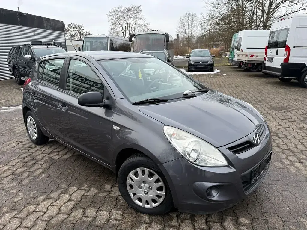 Gebraucht Hyundai i20 Classic 86 PS (63 kW) 2012 Grau Kleinwagen