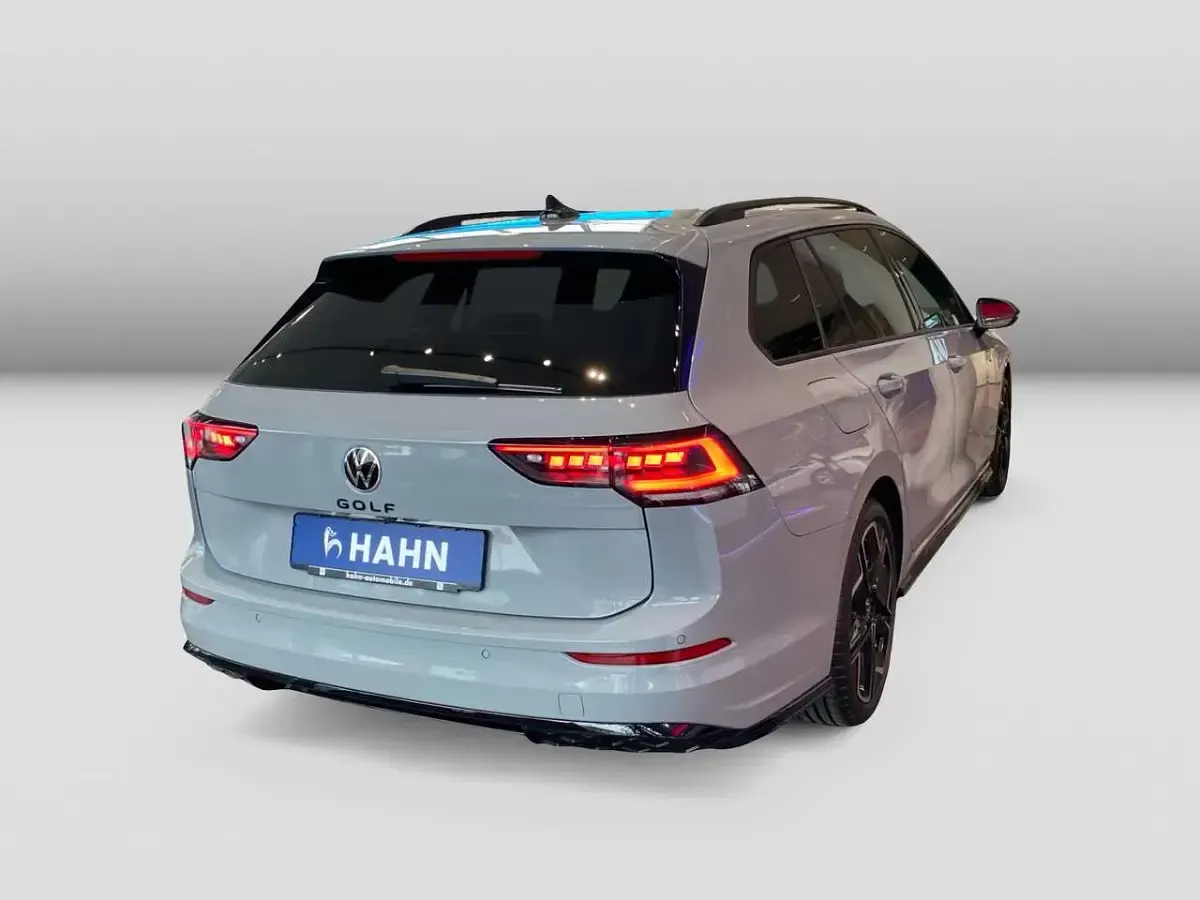 Gebraucht VW Golf VIII R-line 265 PS (194 kW) 2025 Mondsteingrau Kombi
