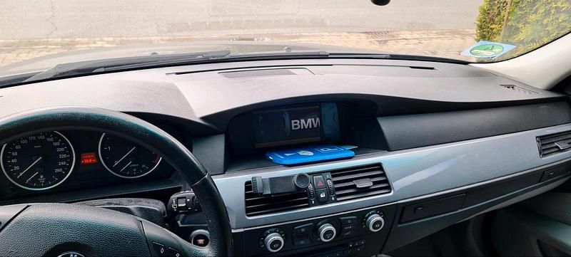 Gebraucht BMW 520 177 PS (130 kW) 2007 Grau Kombi