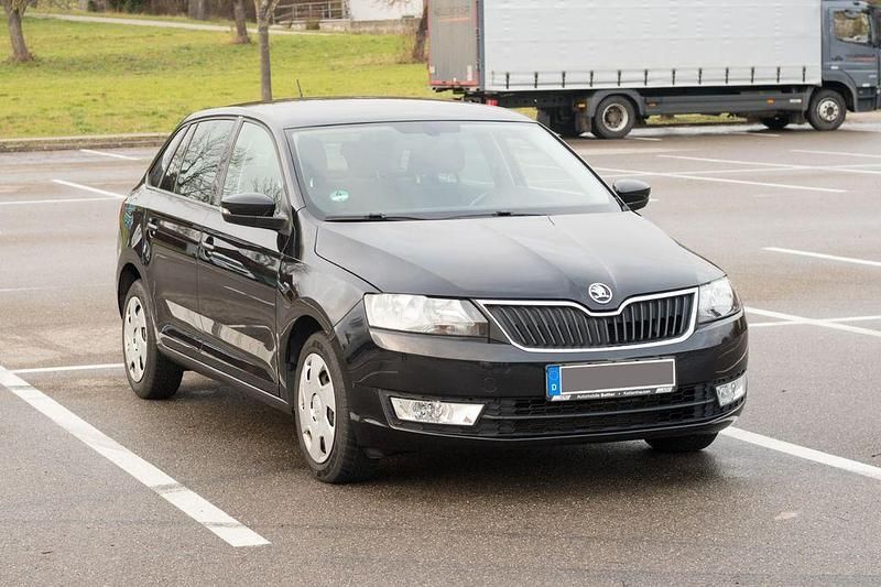 Schwarz Gebraucht 2016 Skoda Rapid Joy Limousine | 8.900 € (Fairer Preis) - Bild 1/4