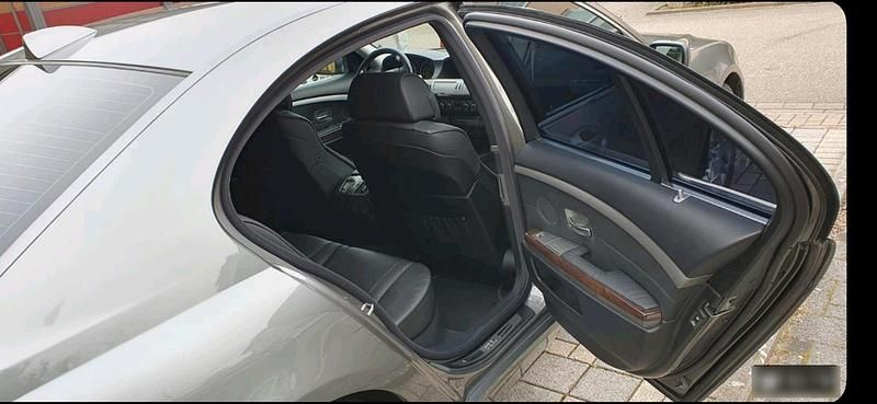 Second-hand BMW 740 306 CP (225 kW) 2006 Gri Berlinǎ