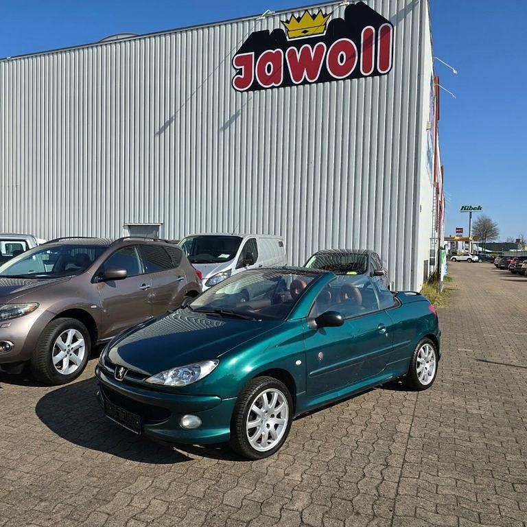 Grün Gebraucht 2004 Peugeot 206 CC Roland Garros Cabrio | 790 € (Superpreis) - Bild 1/4