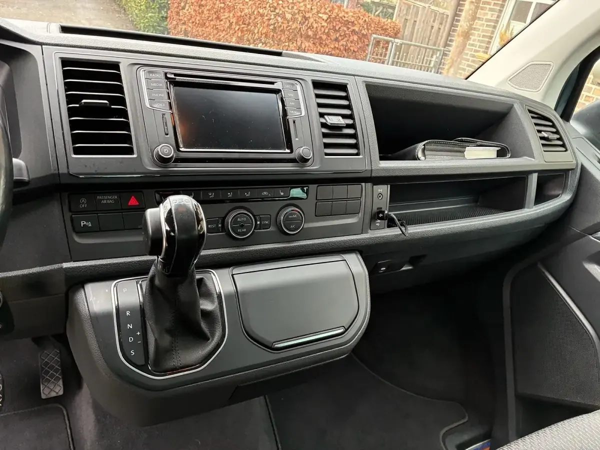 Gebraucht VW Multivan 150 PS (110 kW) 2019 Grün Van / Kleinbus