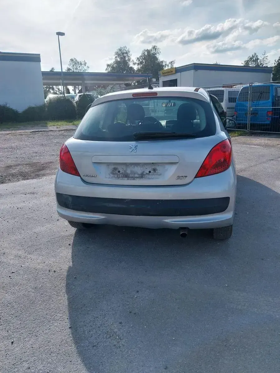 Gebraucht Peugeot 207 Tendance 95 PS (69 kW) 2007 Silber Limousine