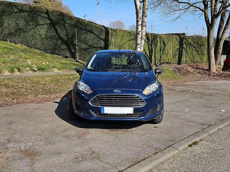 Gebraucht Ford Fiesta Ambiente 60 PS (44 kW) 2015 Blau Limousine
