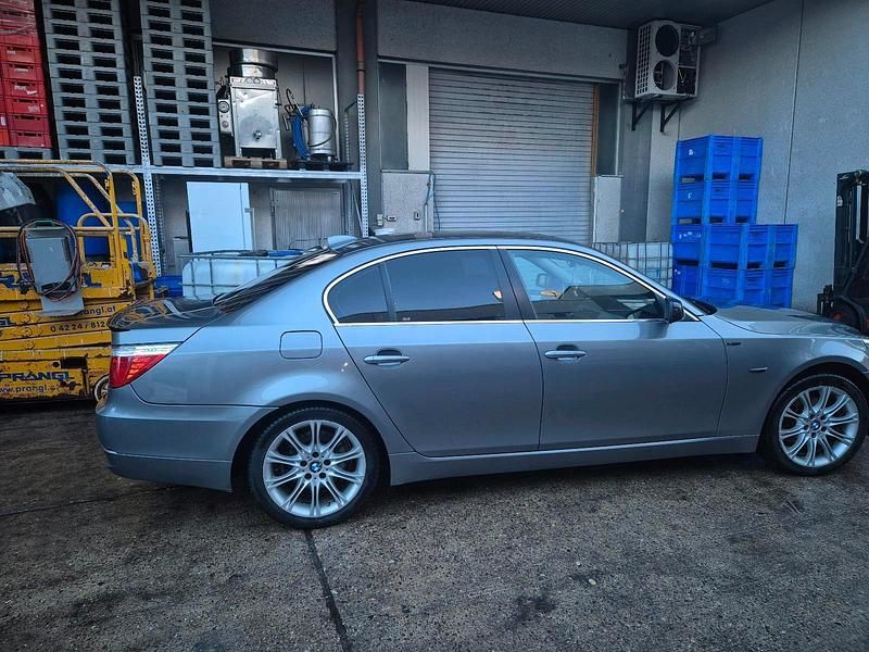 Gebraucht BMW 530 235 PS (172 kW) 2007 Grau Limousine