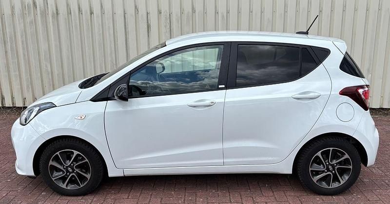 Weiß Gebraucht 2019 Hyundai i10 YES! Kleinwagen | 9.990 € (Fairer Preis) - Bild 1/4