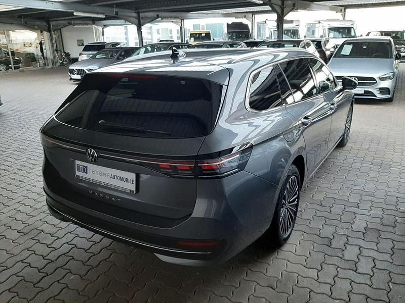 Gebraucht VW Passat Elegance 150 PS (110 kW) 2025 Grau Kombi
