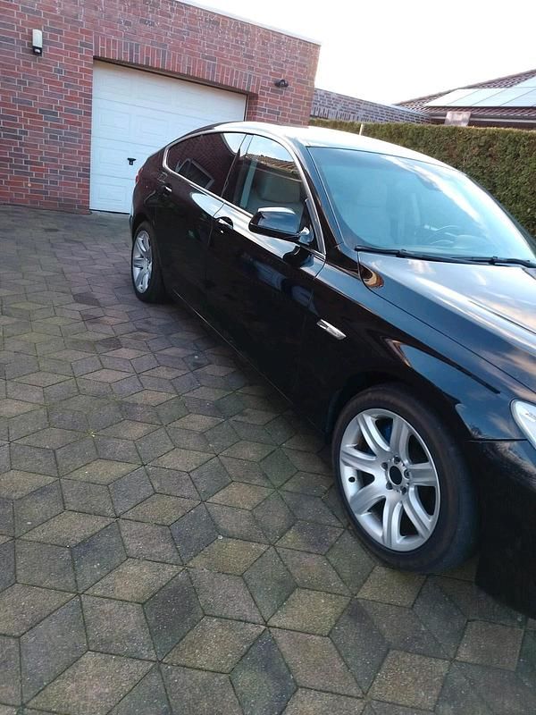 Gebraucht BMW 530 245 PS (180 kW) 2010 Schwarz Kombi