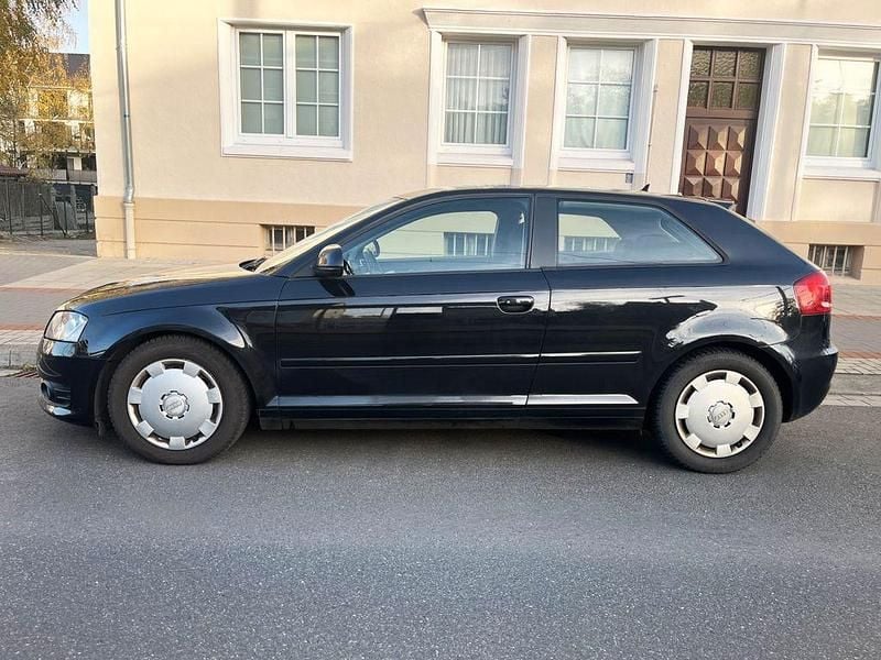 Schwarz Gebraucht 2009 Audi A3 Ambition Limousine | 2.900 € (Guter Preis) - Bild 1/4