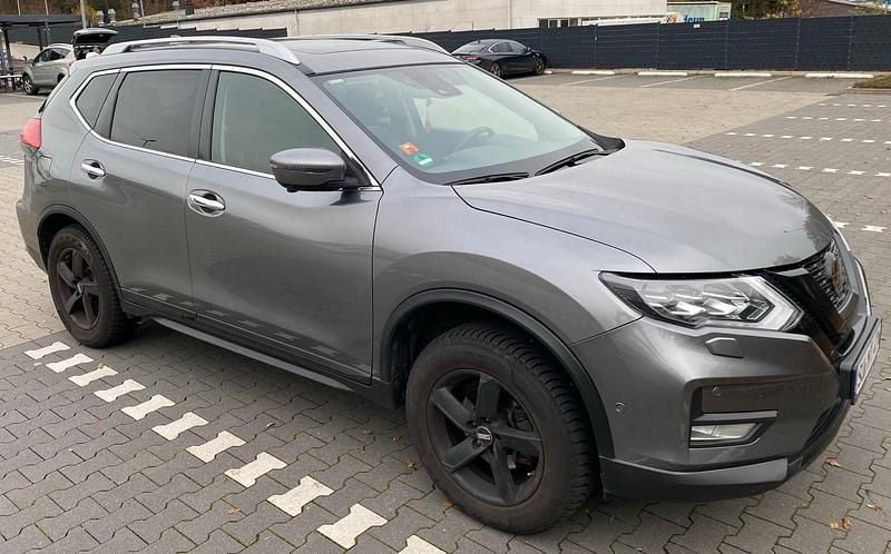 Grau Gebraucht 2020 Nissan X-Trail Tekna SUV | 17.999 € (Guter Preis) - Bild 1/4